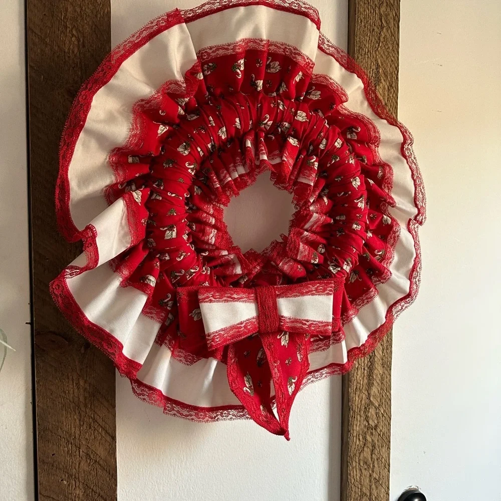 Vintage 1970s Christmas Holiday Wreath Handmade Red White Ruffled Swan Print
